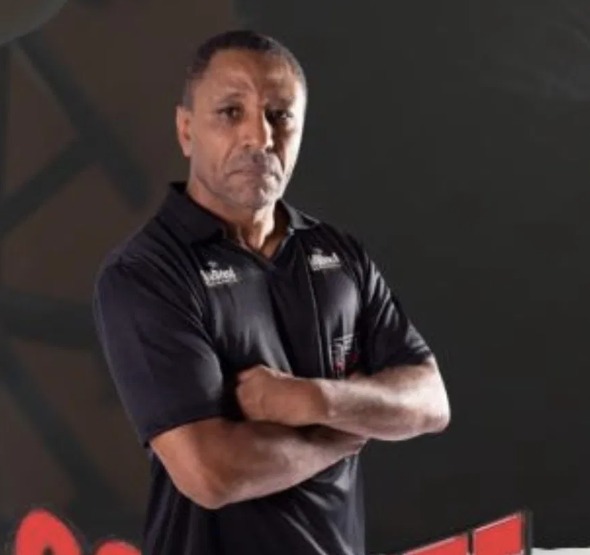 Prof. Robson, Muay Thai black level and kickboxing black belt